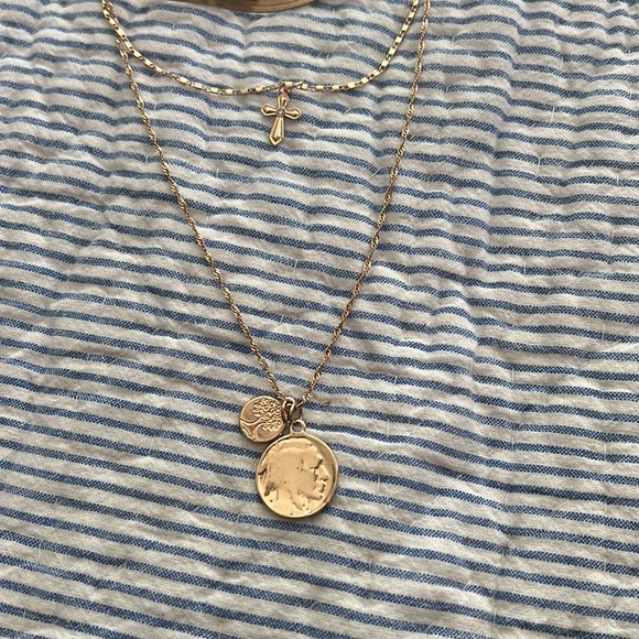 Gold three layered necklace - Picture 3 of 3